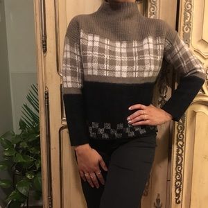 Acrylic/wool/nylon xs/s mock neck sweater